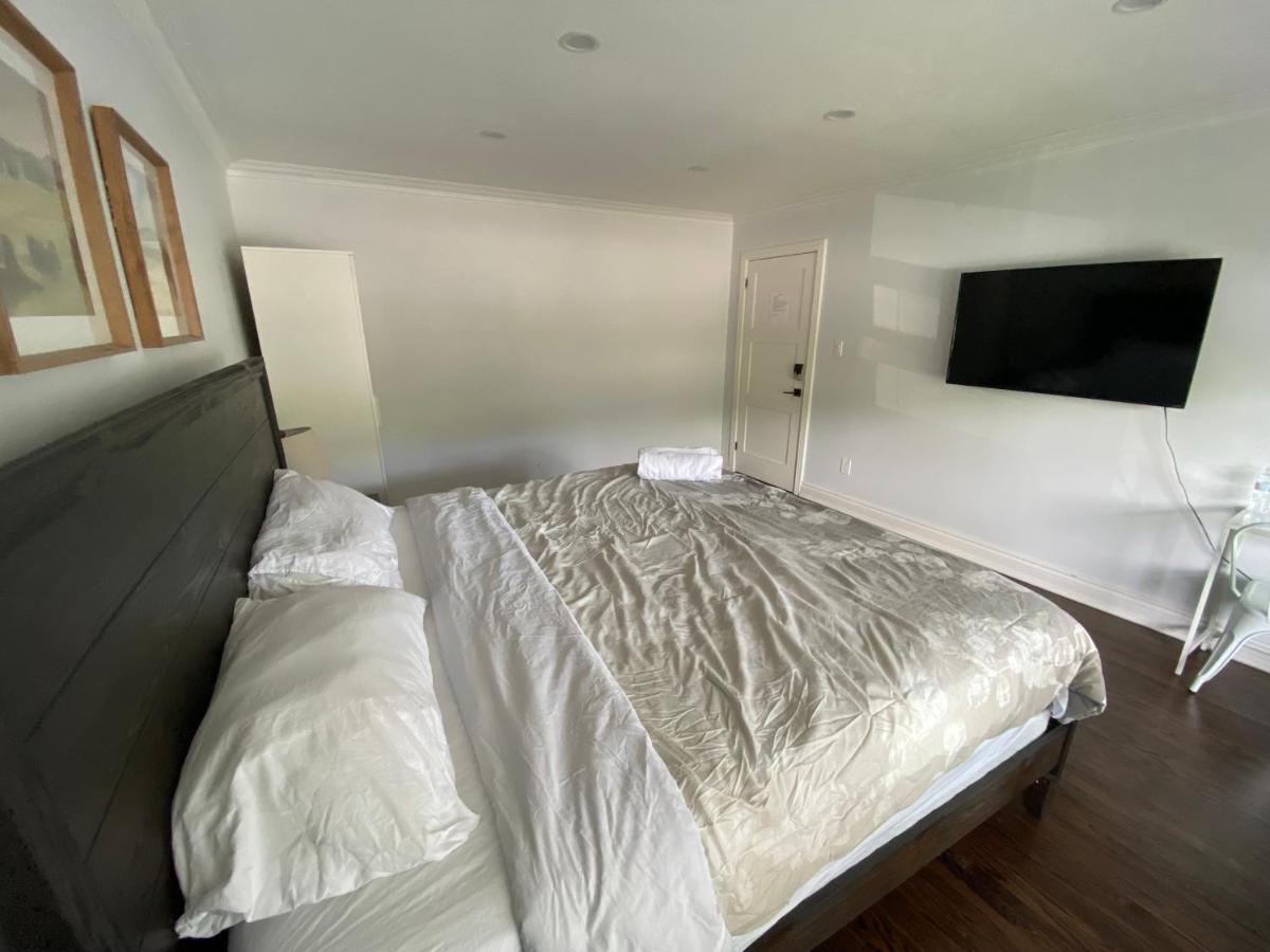 Yonge And Finch Subway !L Spacious & Bright Private Bedroom With Shared Amenties Toronto Bagian luar foto