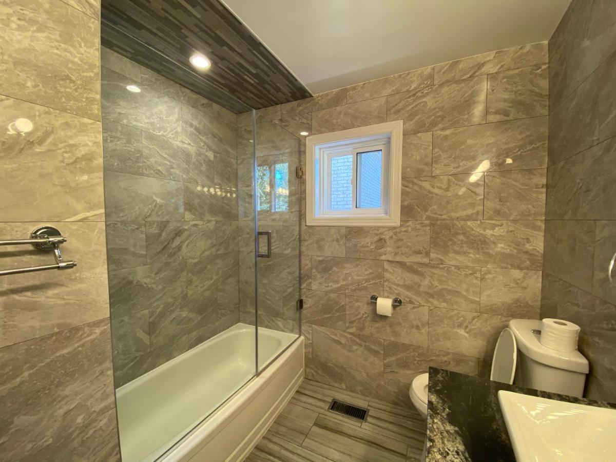 Yonge And Finch Subway !L Spacious & Bright Private Bedroom With Shared Amenties Toronto Bagian luar foto