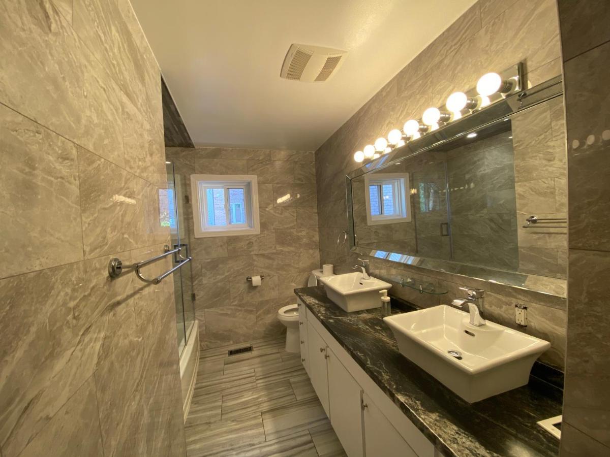 Yonge And Finch Subway !L Spacious & Bright Private Bedroom With Shared Amenties Toronto Bagian luar foto