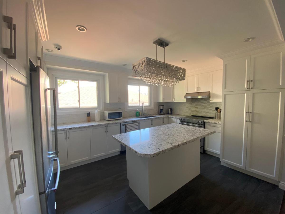 Yonge And Finch Subway !L Spacious & Bright Private Bedroom With Shared Amenties Toronto Bagian luar foto