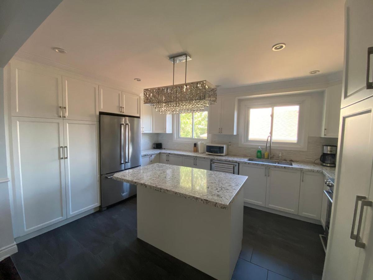Yonge And Finch Subway !L Spacious & Bright Private Bedroom With Shared Amenties Toronto Bagian luar foto